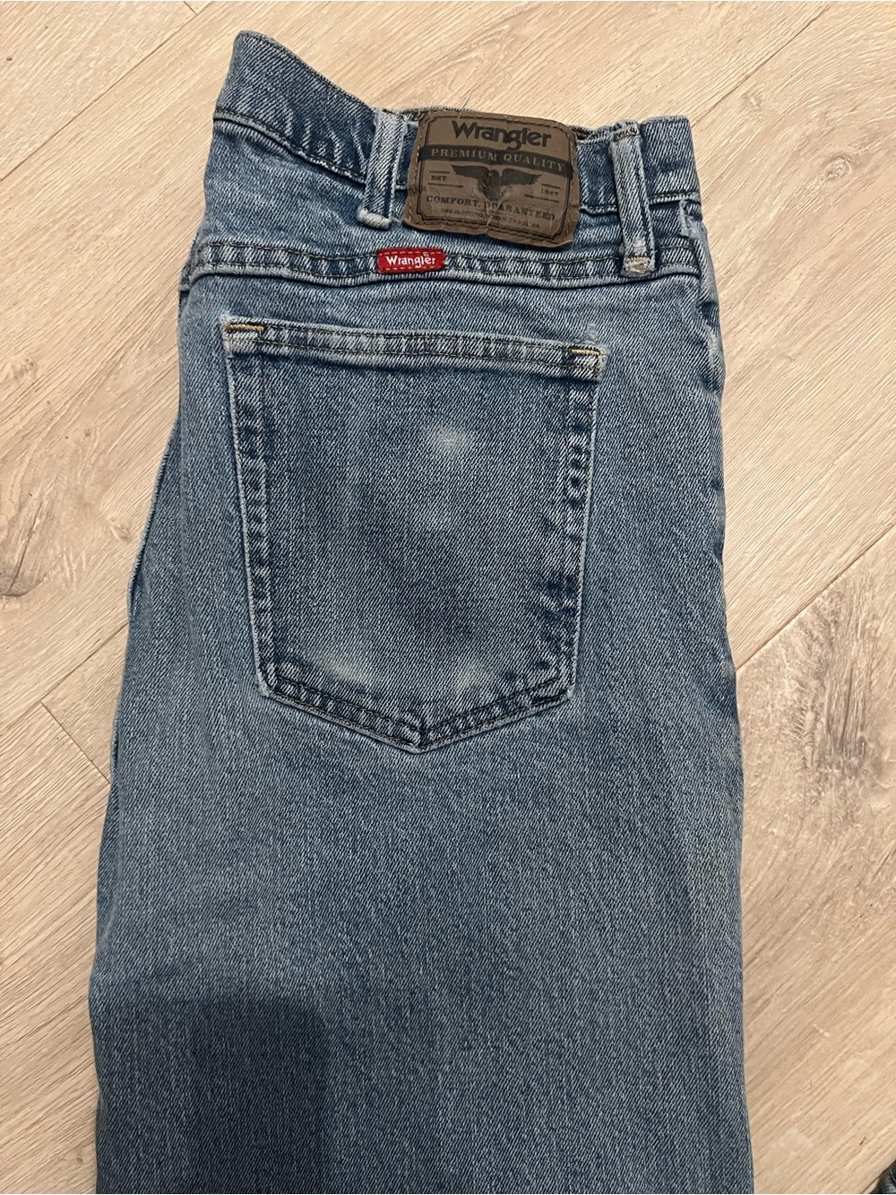 Wrangler Men's Medium Blue Relaxed Fit Jeans